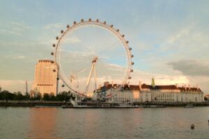 Take the boat to Hampton Court and discover the beauty of the river-elderschat.com